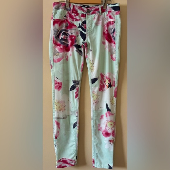 Material Girl| Fun Floral Multicolour Green/Pink Rose Pants Straight Jeans Sz 7 - Picture 2 of 7